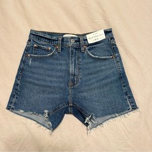 A&F High Rise 4 Inch Mom Short Size 24
